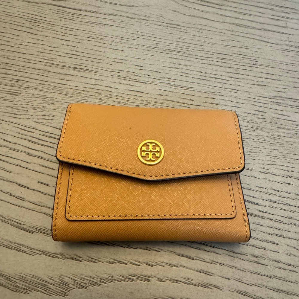 NWOT Tory Burch Robinson wallet